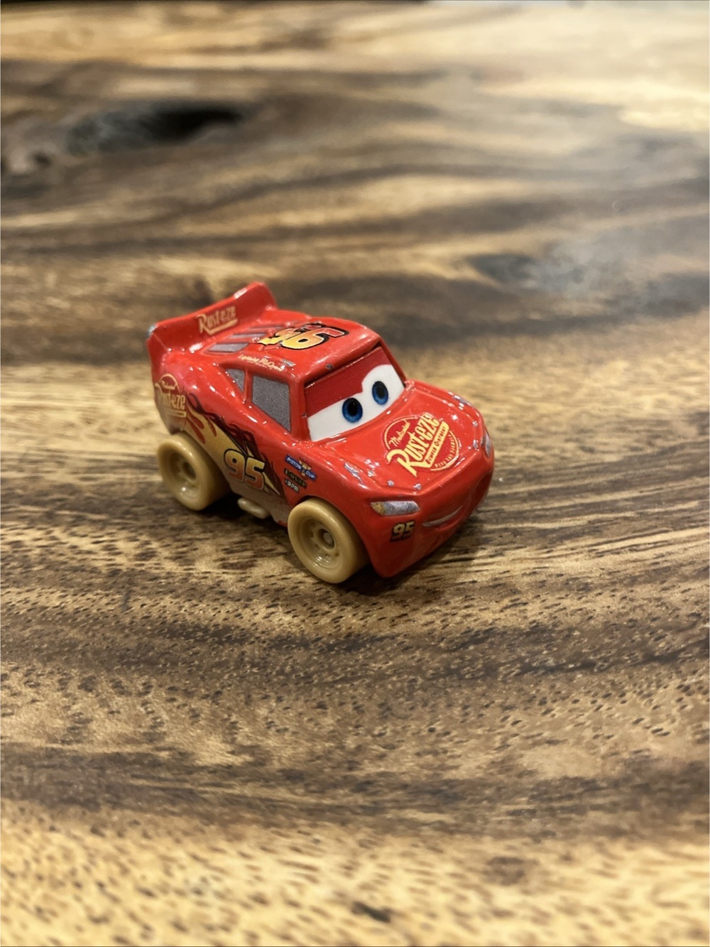 Disney Pixar Cars Muddy Lightning McQueen Mini Racers - Picture 6 of 7